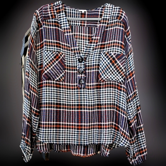 En Creme Tunic Xl Viscose. Plaid. BIG buttons. - Picture 1 of 8